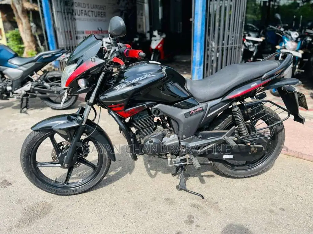 Hero Hunk 2016 Motorbike (Used)