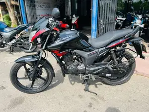 Hero Hunk 2016 Motorbike (Used)