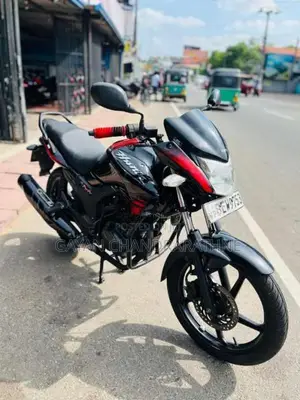 Hero Hunk 2016 Motorbike (Used)