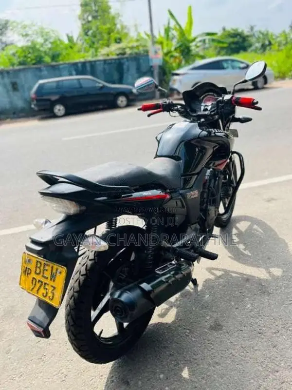Hero Hunk 2016 Motorbike (Used)