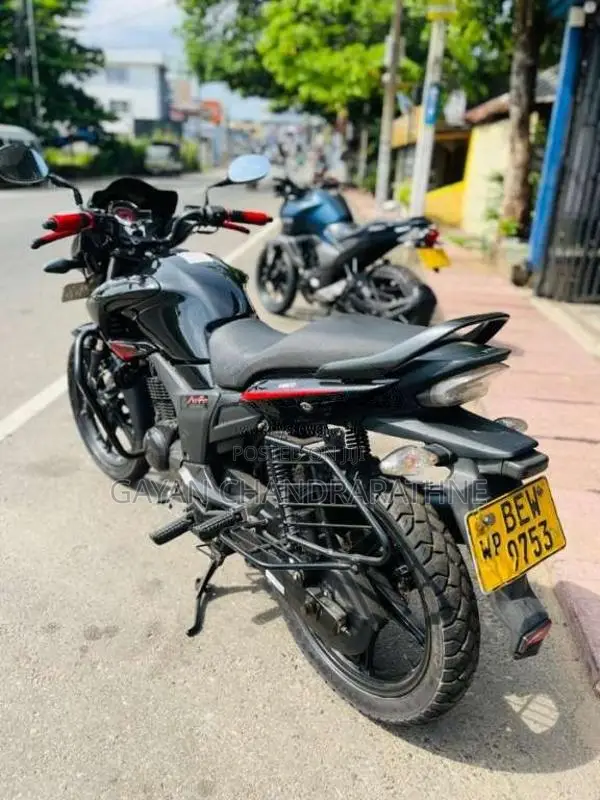 Hero Hunk 2016 Motorbike (Used)