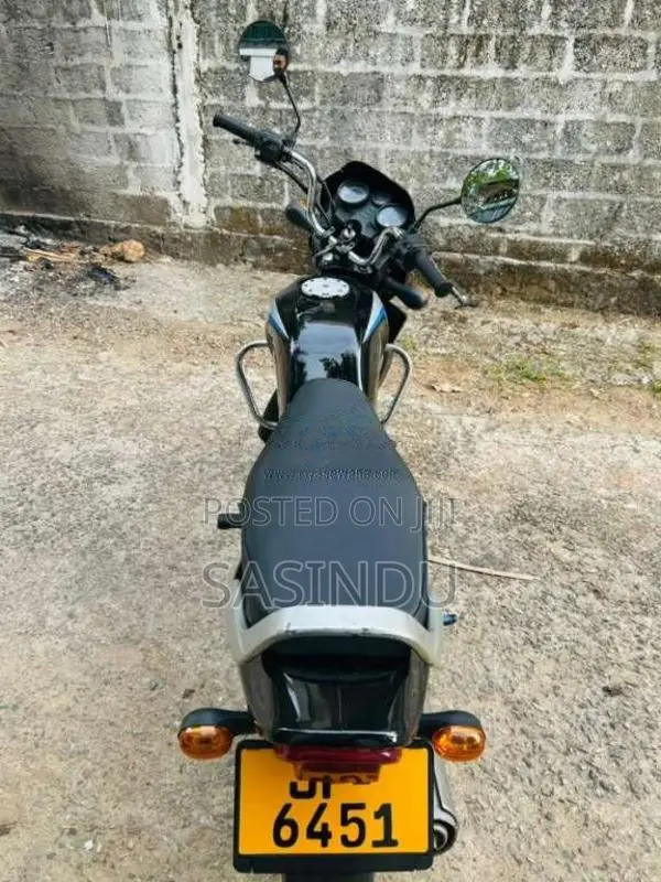 Bajaj Caliber 2004 Motorbike (Used)