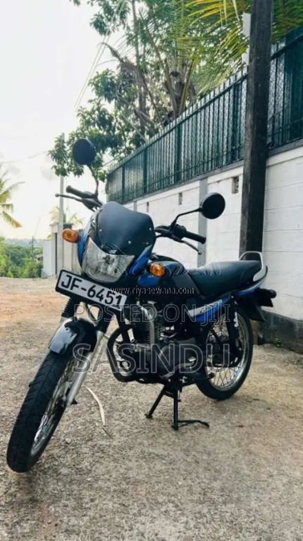 Bajaj Caliber 2004 Motorbike (Used)
