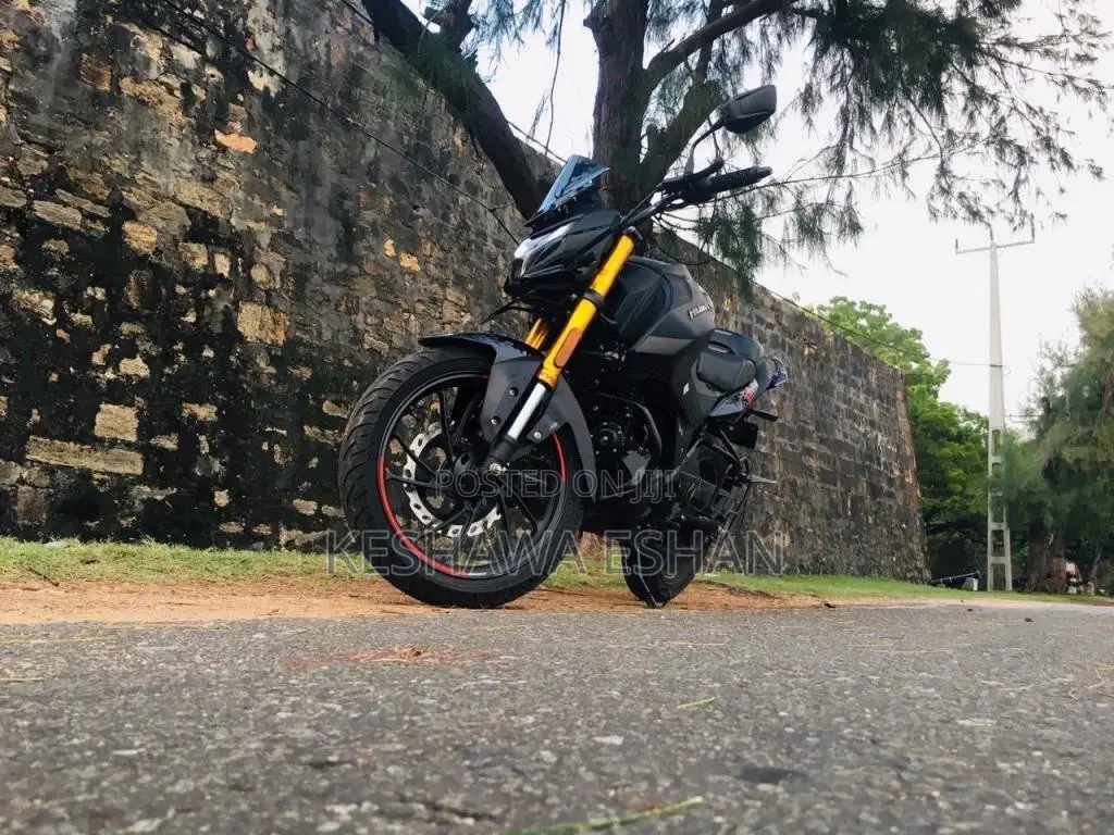 Hero Hunk 2025 Motorbike Unregistered (Recondition)