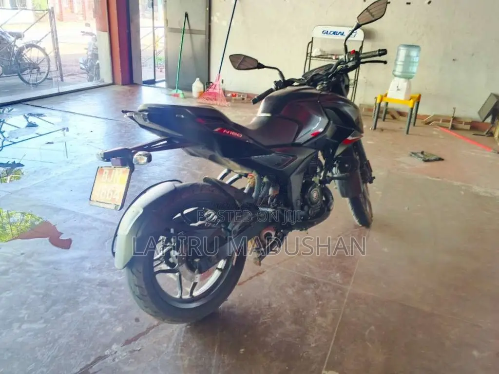 Bajaj Pulsar 2025 Motorbike (Used)