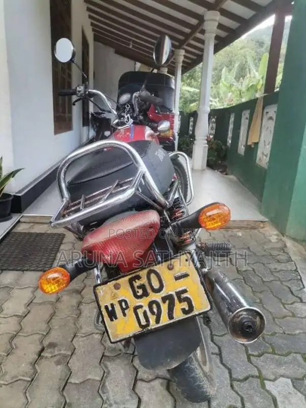 Bajaj Boxer 2002 Motorbike (Used)