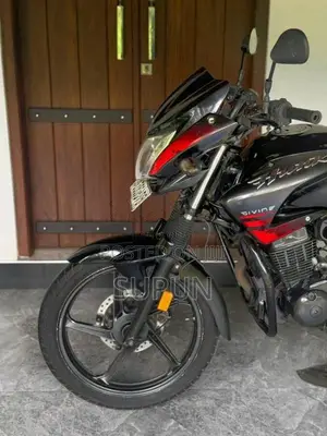 Hero Hunk 2016 Motorbike (Used)