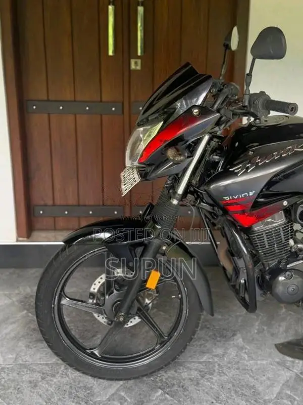 Hero Hunk 2016 Motorbike (Used)