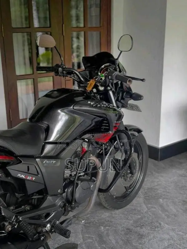 Hero Hunk 2016 Motorbike (Used)