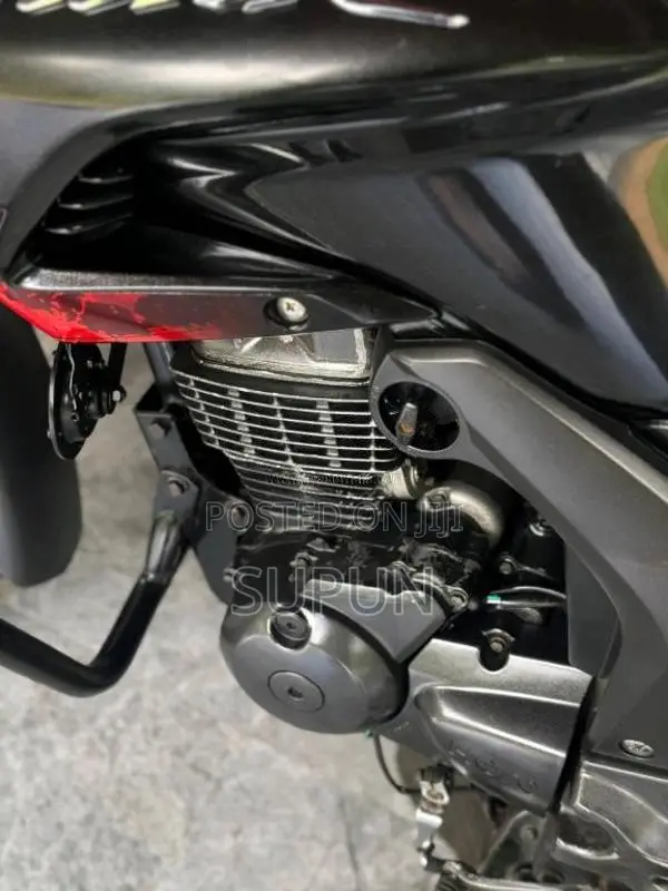 Hero Hunk 2016 Motorbike (Used)
