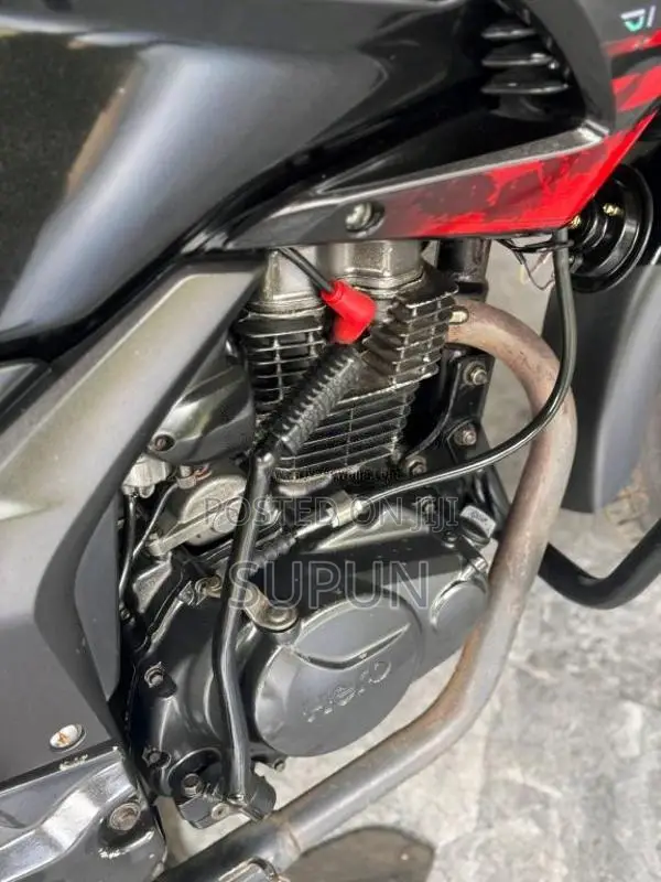 Hero Hunk 2016 Motorbike (Used)