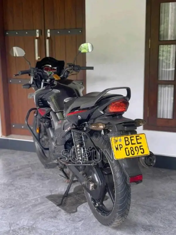 Hero Hunk 2016 Motorbike (Used)