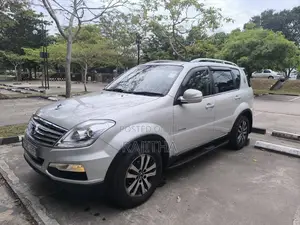 Micro Rexton 2014 SUV (Used)