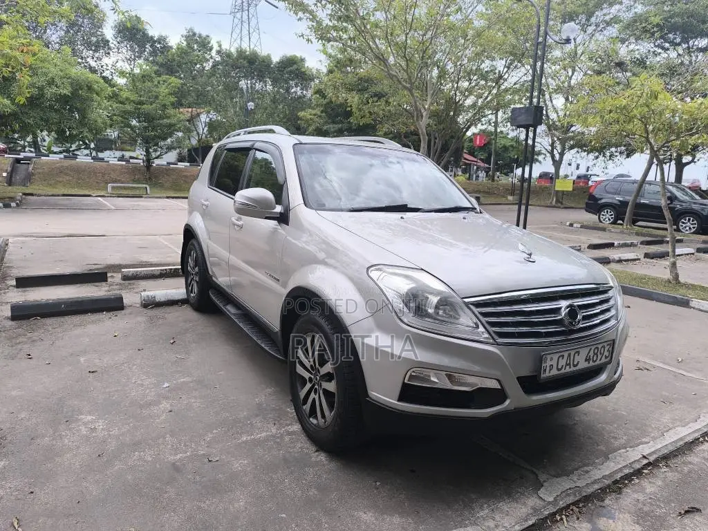 Micro Rexton 2014 SUV (Used)