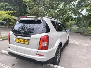 Micro Rexton 2014 SUV (Used)