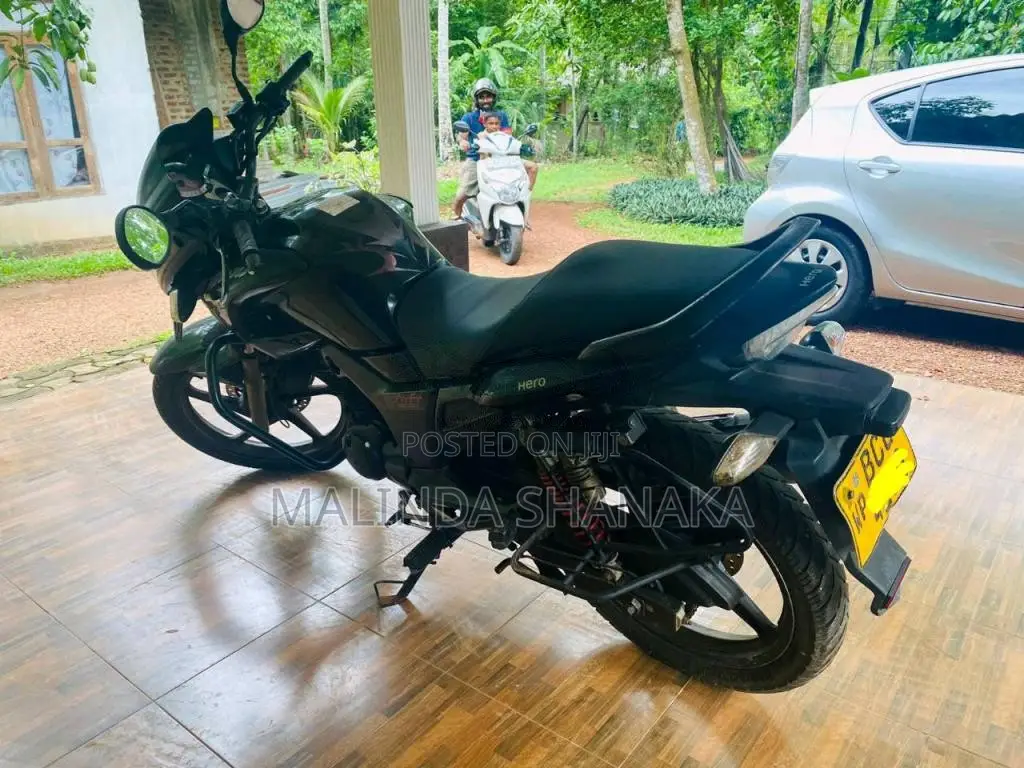 Hero Hunk 2015 Motorbike (Used)