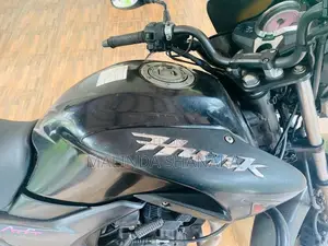 Hero Hunk 2015 Motorbike (Used)