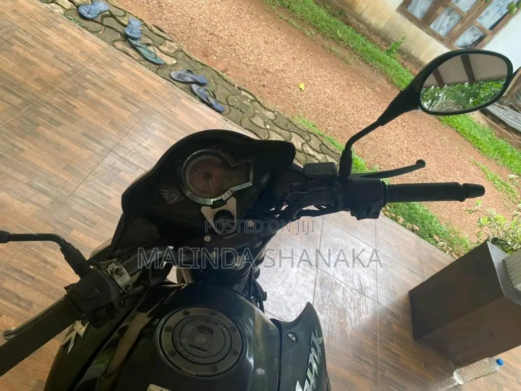 Hero Hunk 2015 Motorbike (Used)