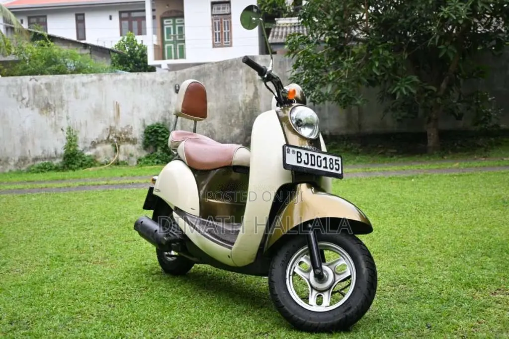 Honda Crea Scoopy 2014 Motorbike (Used)