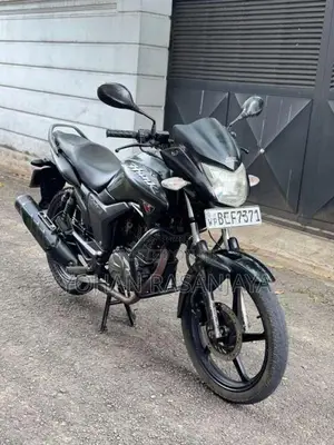 Hero Hunk 2016 Motorbike (Used)