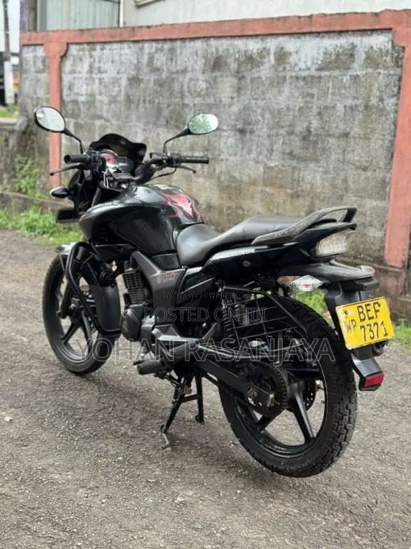 Hero Hunk 2016 Motorbike (Used)