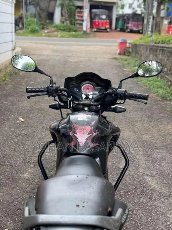 Hero Hunk 2016 Motorbike (Used)