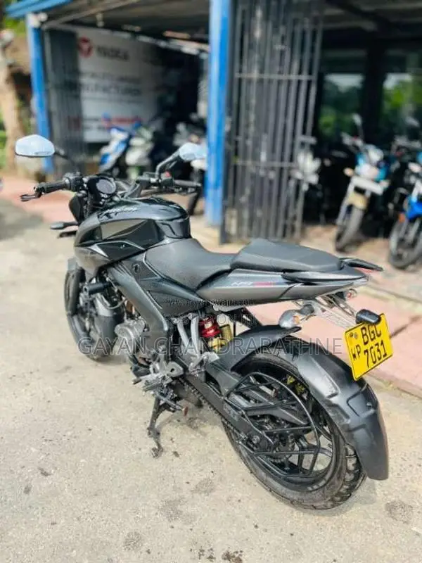 Bajaj Pulsar NS200 2017 Motorbike (Used)