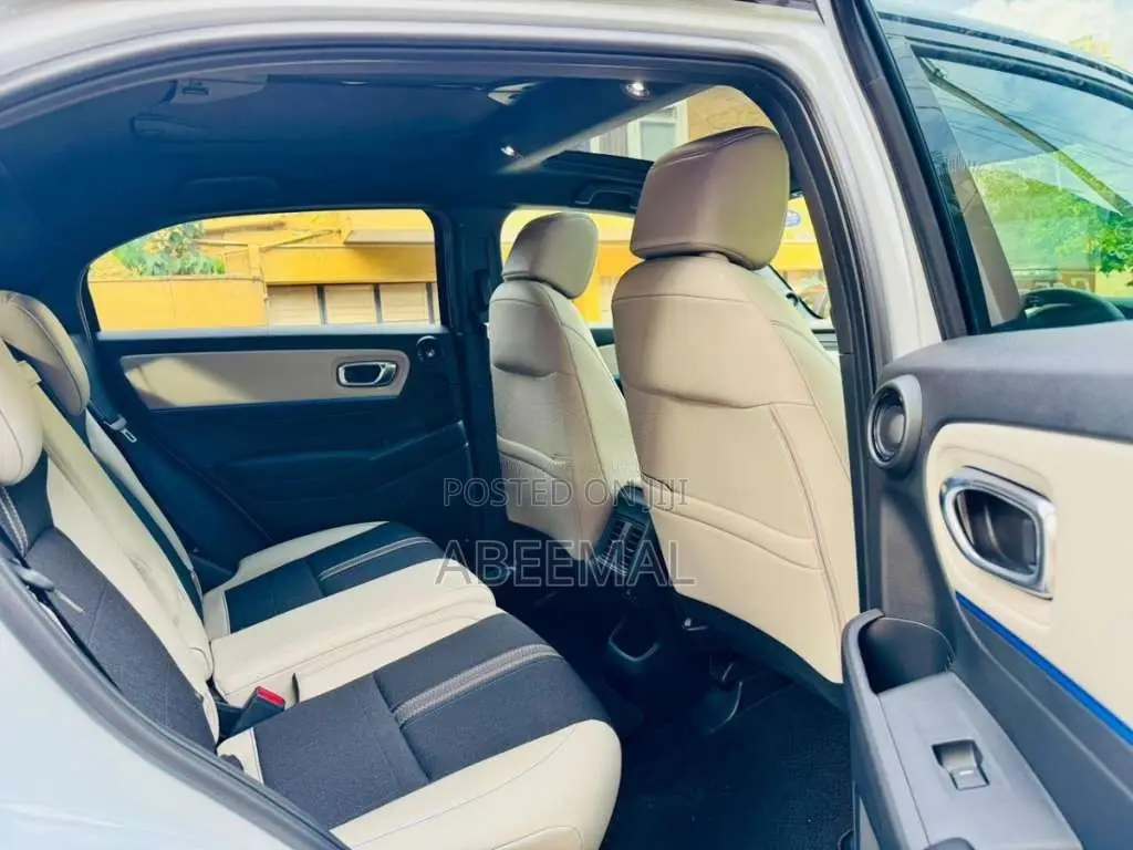 Honda Vezel Z Play Moonroof 2026 SUV Brand New