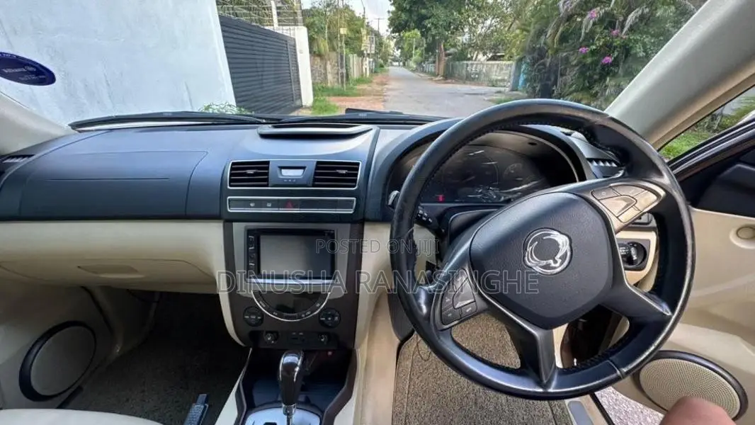 Micro Rexton 2015 SUV (Used)