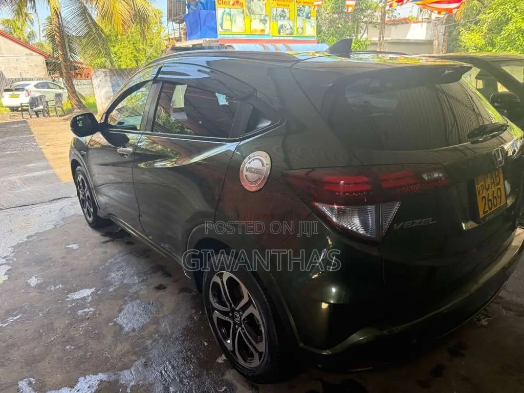 Honda Vezel 2014 SUV (Used)