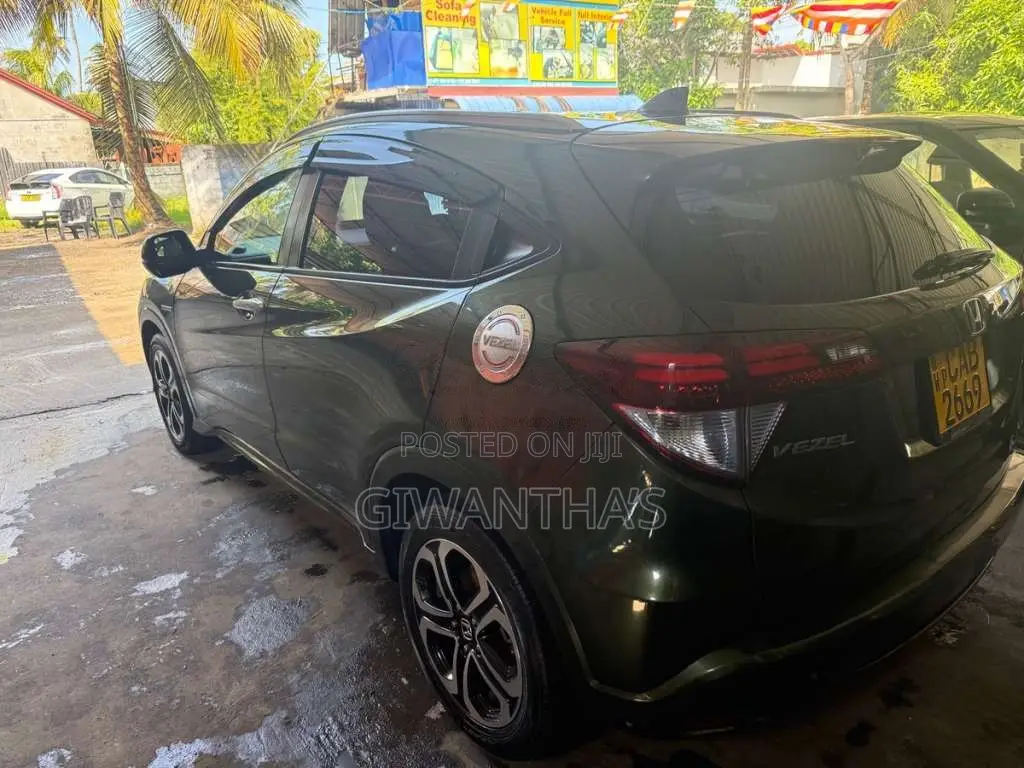 Honda Vezel 2014 SUV (Used)
