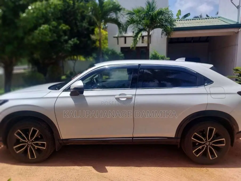 Honda Vezel Z E-hev 2025 SUV (Used)