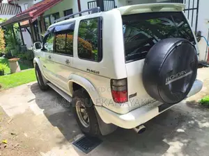 Isuzu Trooper Bighorn 2001 SUV (Used)