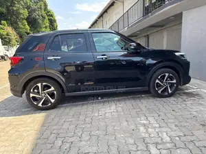Toyota Raize 2025 SUV (Used)