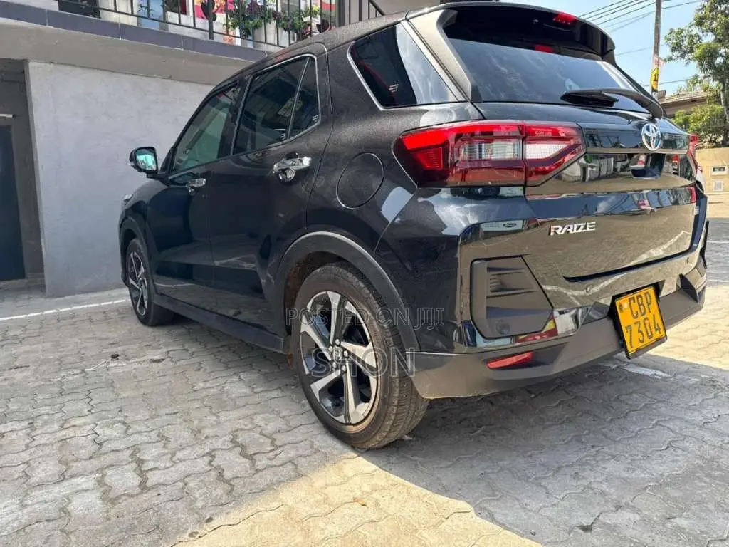 Toyota Raize 2025 SUV (Used)