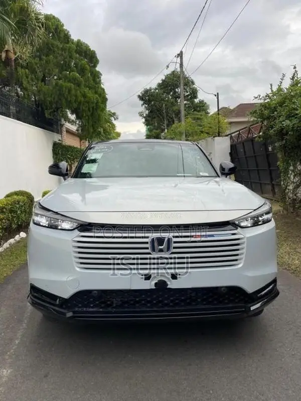 Honda Vezel Z Play Moon Roof 2025 SUV Brand New