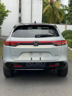 Honda Vezel Z Play Moon Roof 2025 SUV Brand New