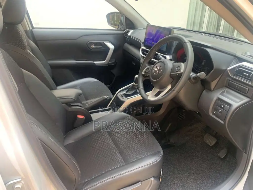 Toyota Raize 2025 SUV (Used)