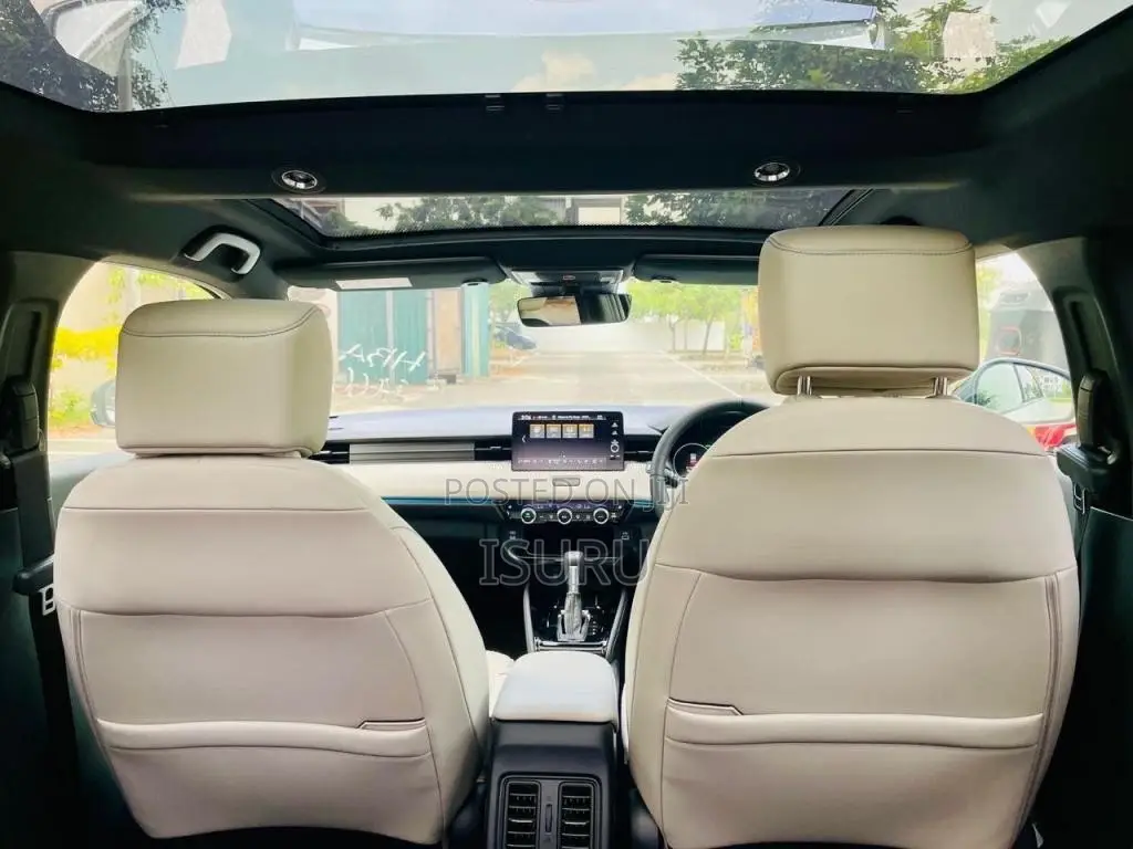 Honda Vezel Z Play Moon Roof 2025 SUV Brand New