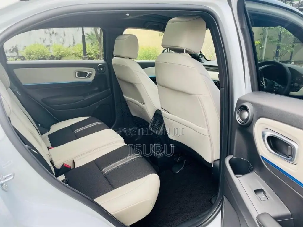 Honda Vezel Z Play Moon Roof 2025 SUV Brand New