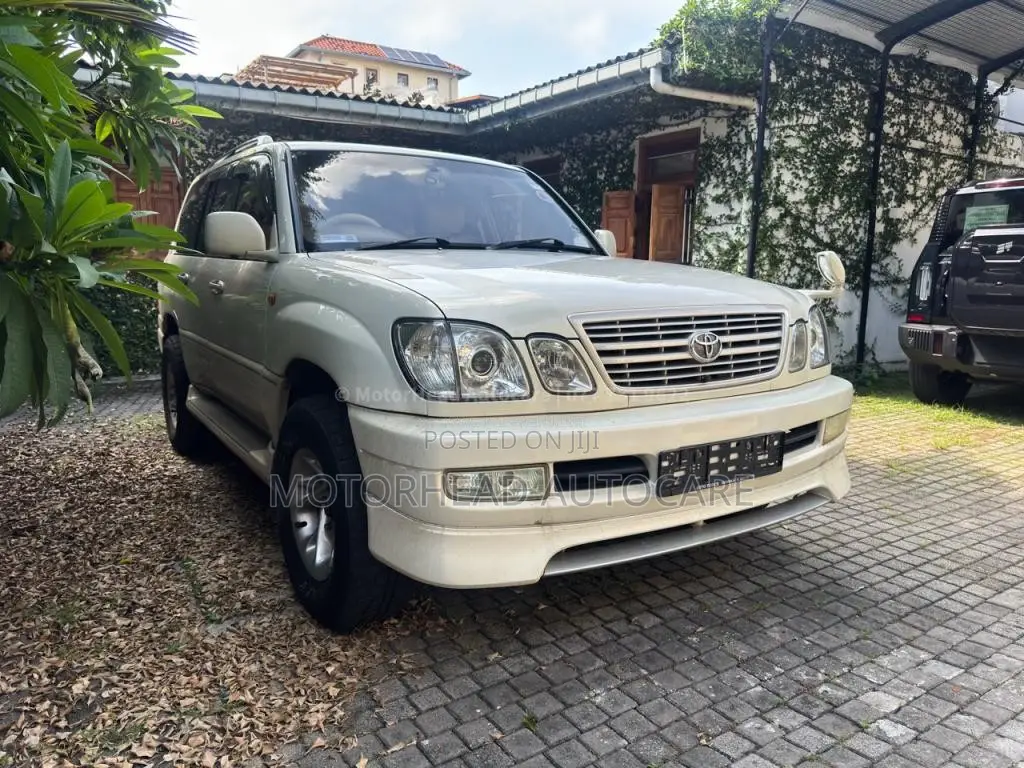 Toyota Land Cruiser Cygnus UZJ100 2000 SUV (Used)