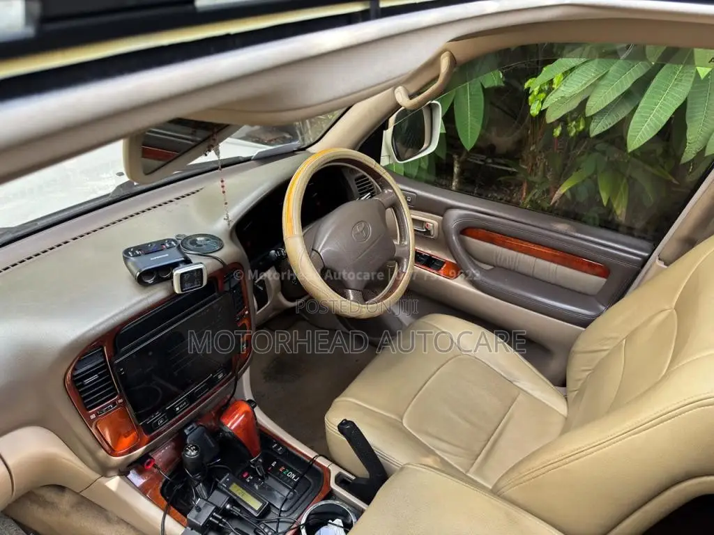 Toyota Land Cruiser Cygnus UZJ100 2000 SUV (Used)