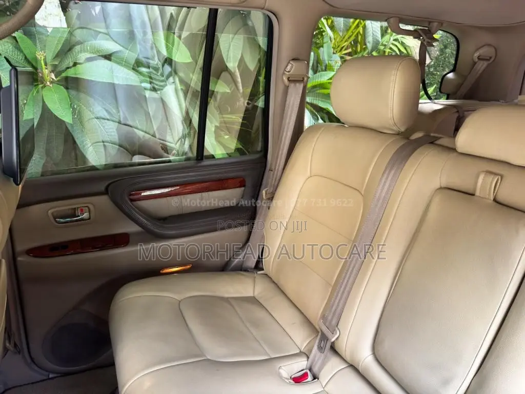 Toyota Land Cruiser Cygnus UZJ100 2000 SUV (Used)