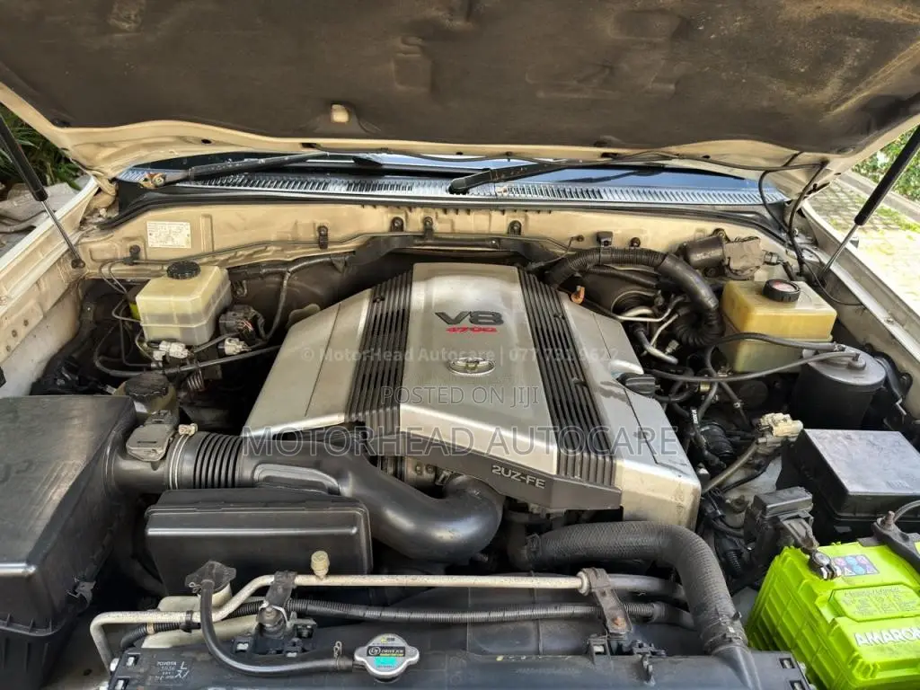 Toyota Land Cruiser Cygnus UZJ100 2000 SUV (Used)