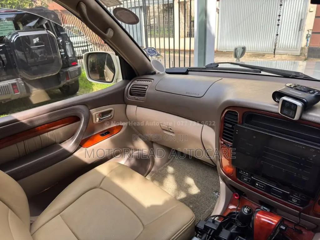 Toyota Land Cruiser Cygnus UZJ100 2000 SUV (Used)