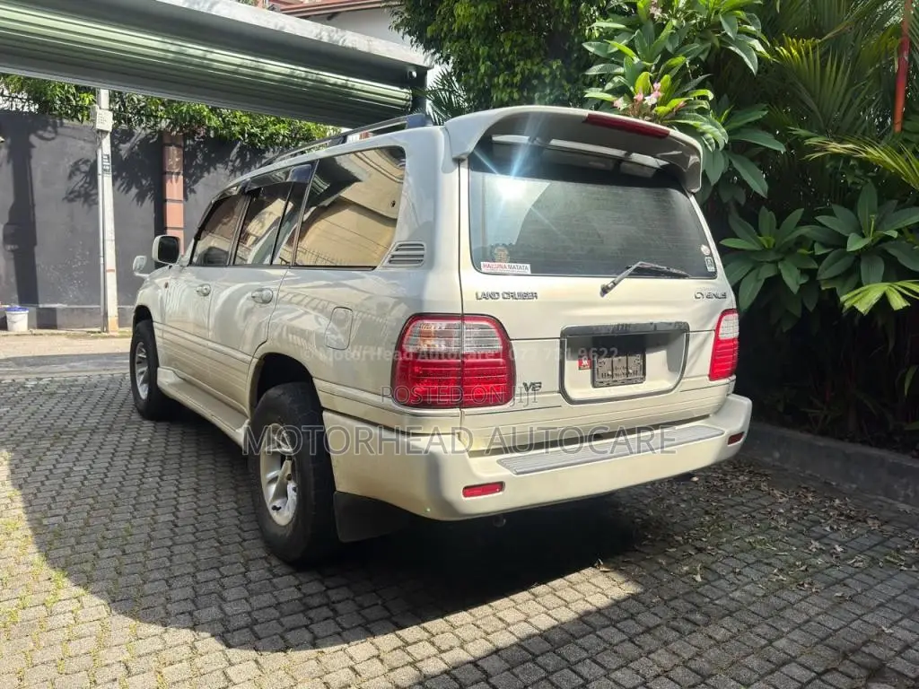 Toyota Land Cruiser Cygnus UZJ100 2000 SUV (Used)