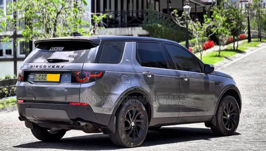 Land-Rover Discovery Sport 2017 SUV (Used)