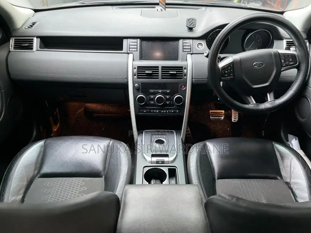 Land-Rover Discovery Sport 2017 SUV (Used)