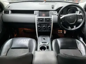 Land-Rover Discovery Sport 2017 SUV (Used)