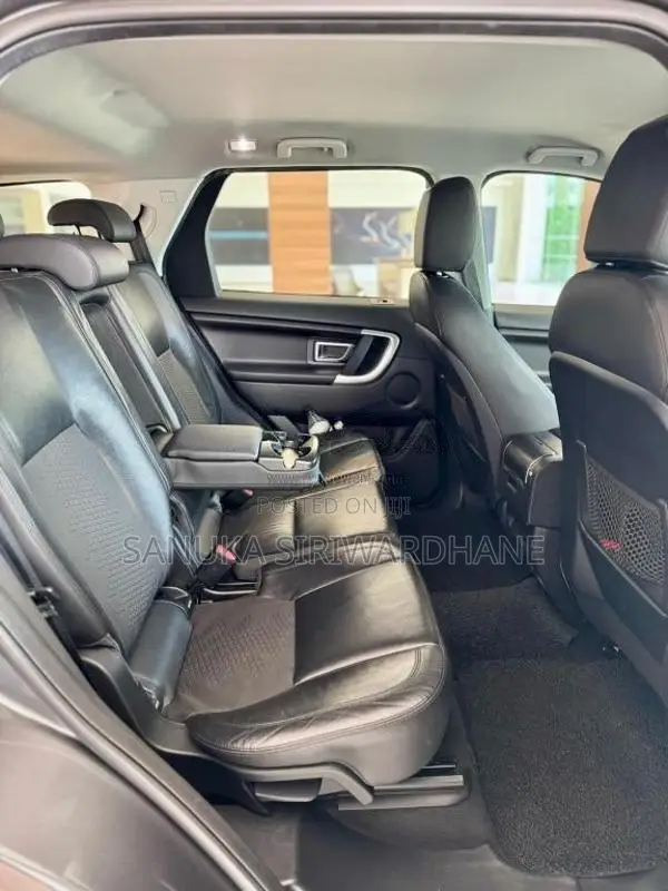 Land-Rover Discovery Sport 2017 SUV (Used)